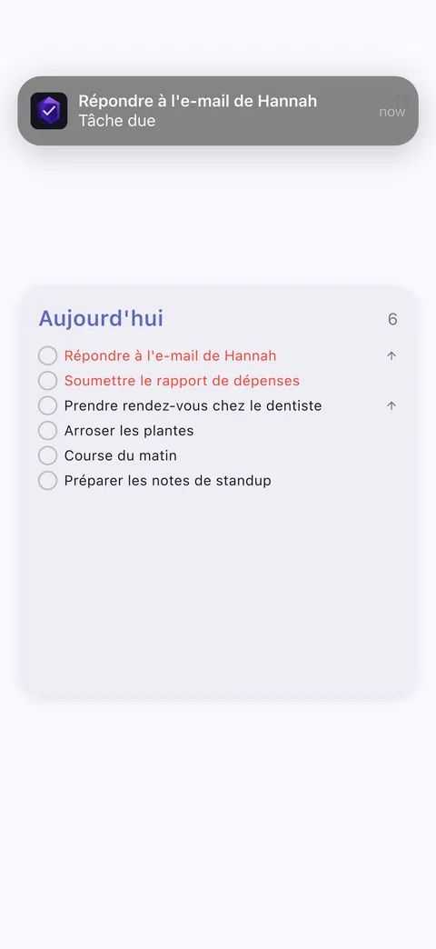 Widgets TaskForge affichant des listes de tâches sur les écrans d'accueil d'iPhone et de Mac
